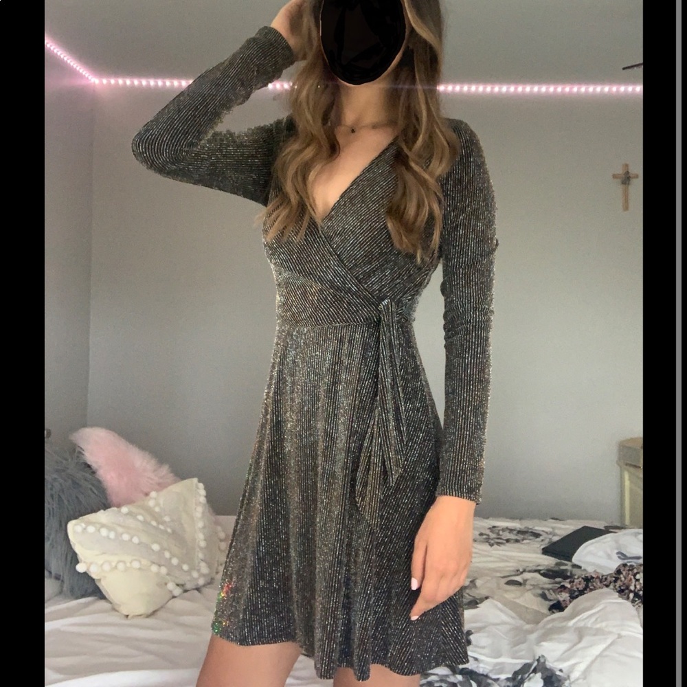 Altard state sparkly long sleeved dress